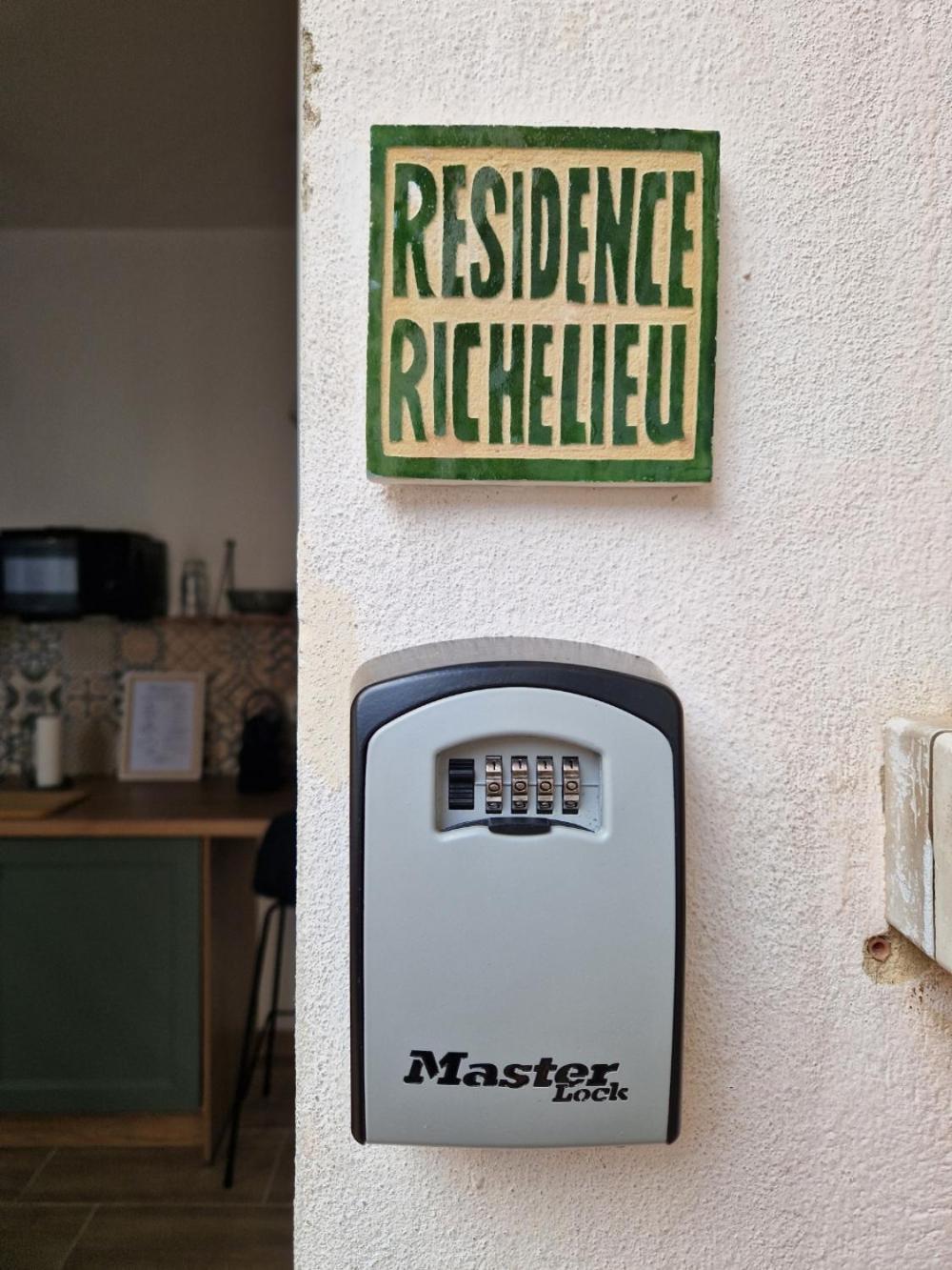 Residence Richelieu มงโตบ็อง ภายนอก รูปภาพ